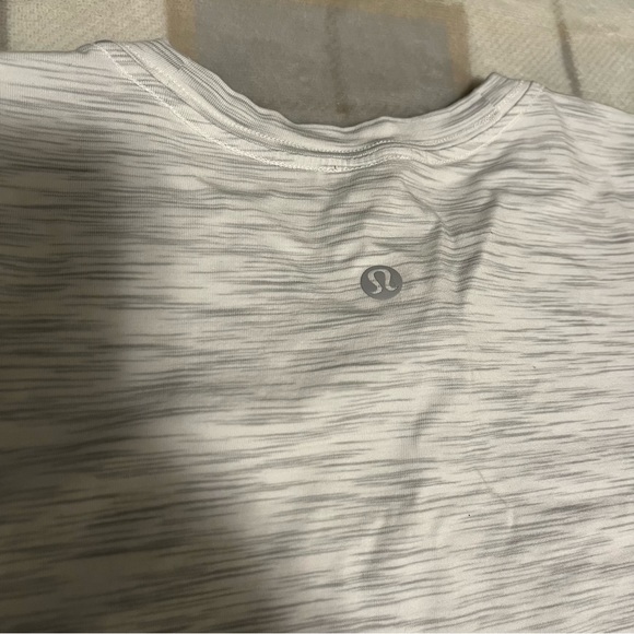 ✨SOLD✨Lululemon Love Crewneck T-Shirt Size 4 - Picture 7 of 7